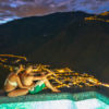 17 Pareja disfrutando el atardecer desde las piscinas